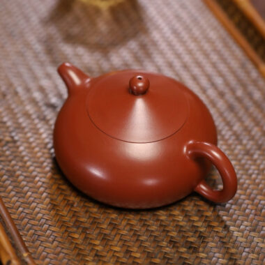 Full Handmade Yixing Zisha Teapot [Half Moon Pot] (Dahongpao – 170ml)
