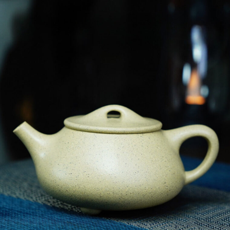 Full Handmade Yixing Zisha Teapot [Jingzhou Shi Piao Pot] (Benson Lu Ni – 200ml)