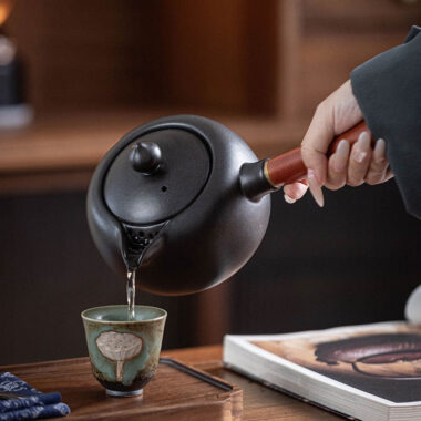 Retro Ceramic Direct Fire Teapot [Bao Lian Side Handle Pot] 520ml