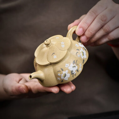 Full Handmade Yixing Zisha Teapot [Yin Cui] (Bensan Lu Ni – 120ml)