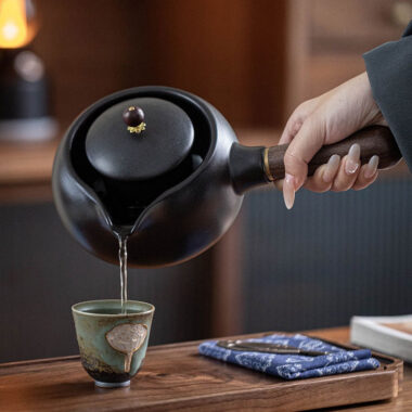 Retro Ceramic Direct Fire Teapot [Jing Hong Side Handle Pot] 700ml