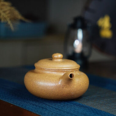 Full Handmade Yixing Zisha Teapot [Fanggu Pot] (Duan Ni – 260ml)