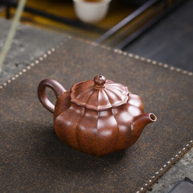 Full Handmade Yixing Zisha Teapot [Yang Xin Fanggu] (Hei Dun Tou – 230ml)