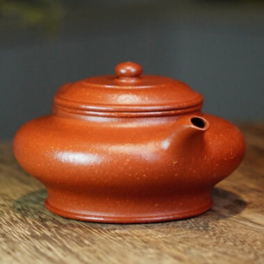Full Handmade Yixing Zisha Teapot [Xu Bian Pot] (Jiang Po Ni – 210ml)