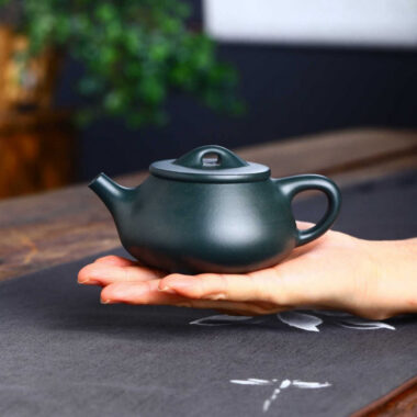 Full Handmade Yixing Zisha Teapot [Jingzhou Shi Piao Pot] (Lu Ni – 200ml)