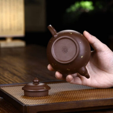 Full Handmade Yixing Zisha Teapot [Sprinkle Gold Xiao Ying Pot] (Zi Ni – 260ml)
