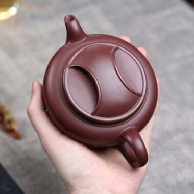Full Handmade Yixing Zisha Teapot [Niu Gai Lianzi Pot] (Zi Ni – 210ml)