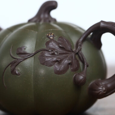 Full Handmade Yixing Zisha Teapot [Bi-color Pumpkin Pot] (Lu Ni/Zi Ni – 260ml)