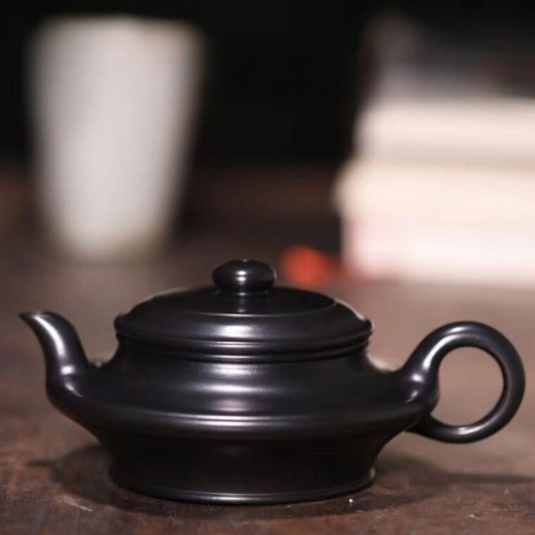 Full Handmade Yixing Zisha Teapot [Xu Bian Pot] (Hei Ni – 200ml)