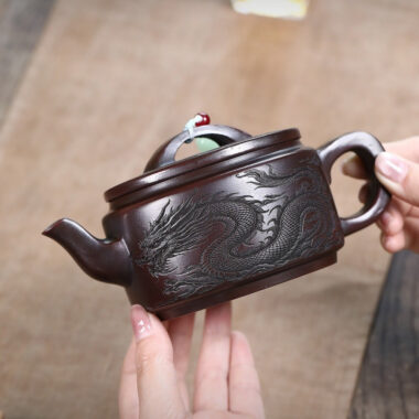 Yixing Zisha Teapot [Dragon Hanwa] (Gu Tong Wu Ni – 460ml)