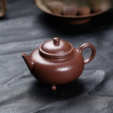 Full Handmade Yixing Zisha Teapot [Shui Ping Tripod] (Tao Hua Ni – 210ml)