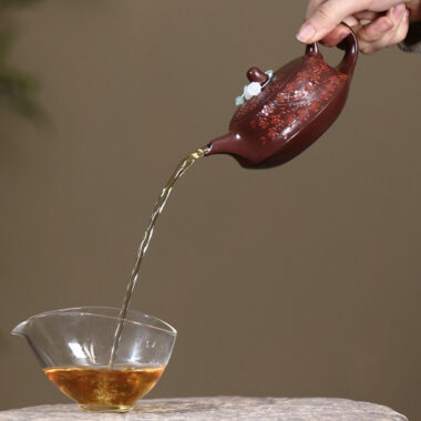Yixing Zisha Teapot [Plum Blossom Qu Hu] (Zi Zhu Ni – 230ml)