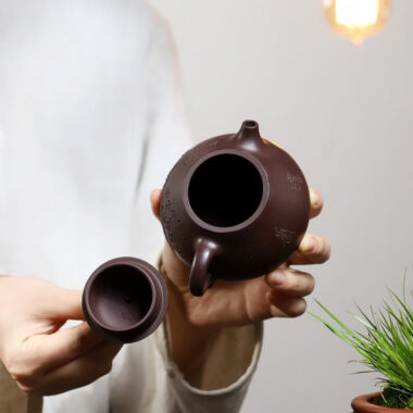 Yixing Zisha Teapot [Fragrant Eggplant] (Zi Ni – 250ml)