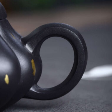 Full Handmade Yixing Zisha Teapot [Golden Yuru Pot] (ShI Huang – 280ml)
