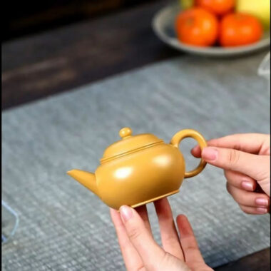 Yixing Zisha Teapot [Mini Shui Ping Pot] (Huangjin Zhu Ni – 120ml)