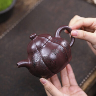 Full Handmade Yixing Zisha Teapot [He Yun] (Zi Ni – 250ml)