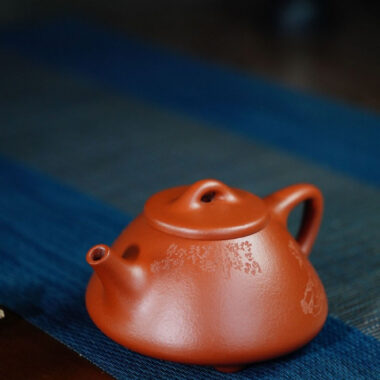 Full Handmade Yixing Zisha Teapot [Ziye Shi Piao Pot] (Zhu Ni – 140ml)