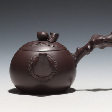 Full Handmade Yixing Zisha Teapot [Peach Side Handle Pot] (Lao Zi Ni – 170/230ml)