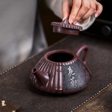 Full Handmade Yixing Zisha Teapot [Gao Feng Liang Jie] (30 Mu Zi Ni – 530ml)