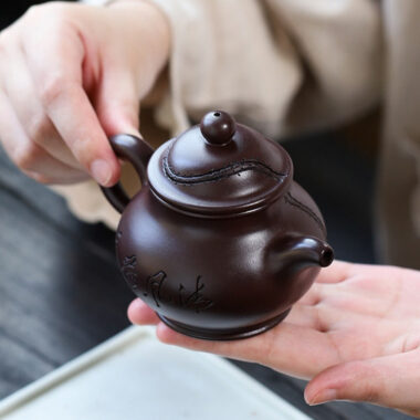 Yixing Zisha Teapot [Yahe Pan Pot] (100 Mu Zi Ni – 220ml)