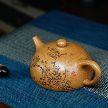Full Handmade Yixing Zisha Teapot [Half Moon Pot] (Wucai Lao Duan Ni – 200ml)