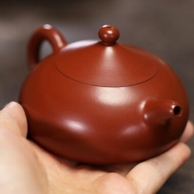 Full Handmade Yixing Zisha Teapot [Half Moon Pot] (Dahongpao – 170ml)