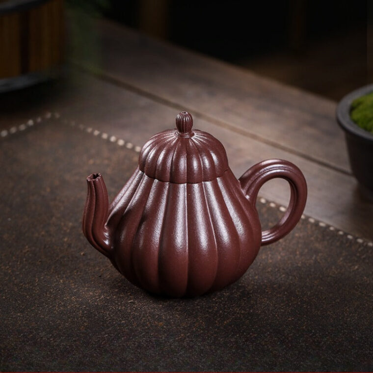 Full Handmade Yixing Zisha Teapot [Han Qing] (Zi Ni – 260ml)