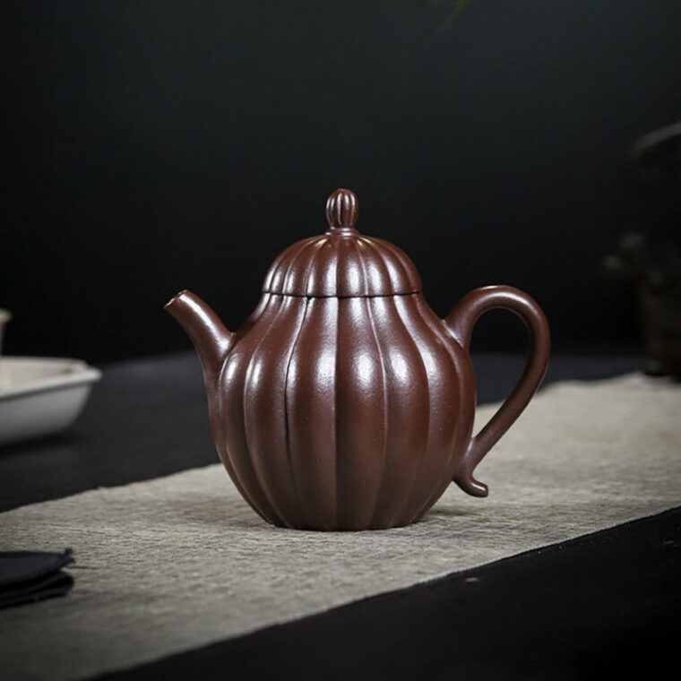 Full Handmade Yixing Zisha Teapot [Ling Hua Qiu Shui] (Jin Sha Zi Ni – 200ml)