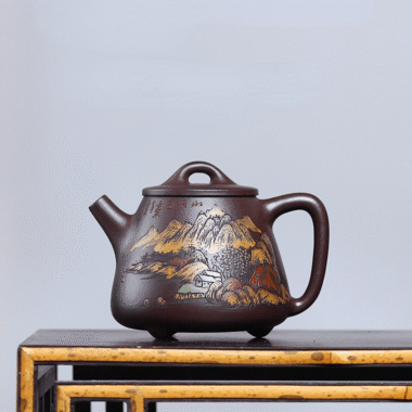 Full Handmade Yixing Zisha Shanshui Color Painted Teapot [Gao Shi Piao] (Lao Zi Ni – 290ml)