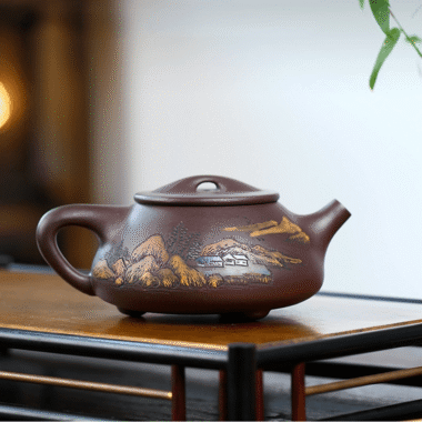 Full Handmade Yixing Zisha Shanshui Color Painted Teapot [Xiaoman Piao] (Lao Zi Ni – 250ml)
