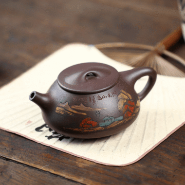 Full Handmade Yixing Zisha Shanshui Color Painted Teapot [Xiaoman Piao] (Lao Zi Ni – 250ml)