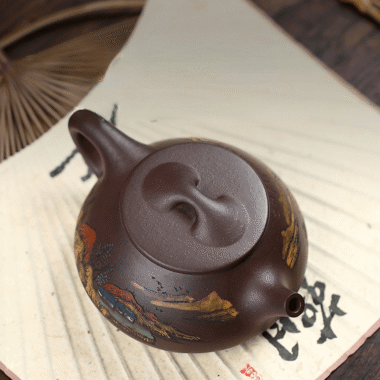 Full Handmade Yixing Zisha Shanshui Color Painted Teapot [Xiaoman Piao] (Lao Zi Ni – 250ml)