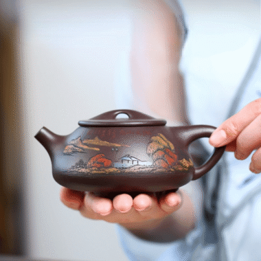 Full Handmade Yixing Zisha Shanshui Color Painted Teapot [Xiaoman Piao] (Lao Zi Ni – 250ml)