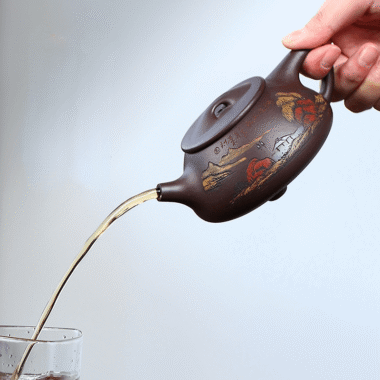 Full Handmade Yixing Zisha Shanshui Color Painted Teapot [Xiaoman Piao] (Lao Zi Ni – 250ml)