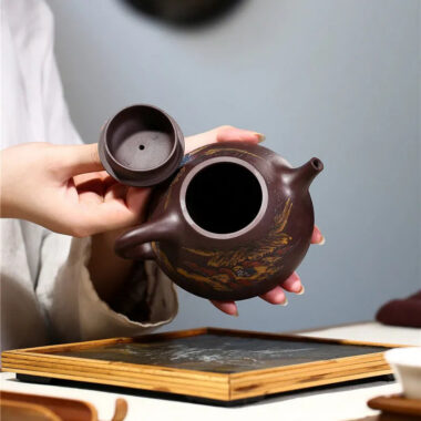 Full Handmade Yixing Zisha Shanshui Color Painted Teapot [Ziye Shi Piao] (Lao Zi Ni – 300ml)