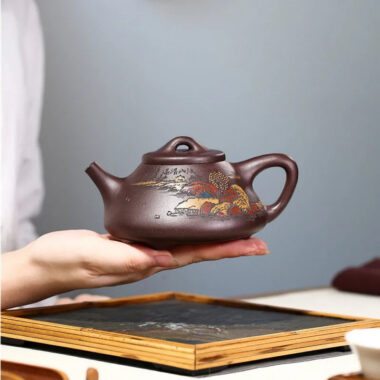 Full Handmade Yixing Zisha Shanshui Color Painted Teapot [Ziye Shi Piao] (Lao Zi Ni – 300ml)