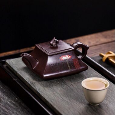 Full Handmade Yixing Zisha Teapot [Ai Lian Shuo] (Zi Jia Ni – 280ml)