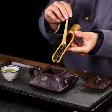 Full Handmade Yixing Zisha Teapot [Ai Lian Shuo] (Zi Jia Ni – 280ml)