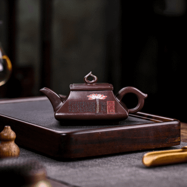 Full Handmade Yixing Zisha Teapot [Ai Lian Shuo] (Zi Jia Ni – 280ml)