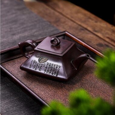 Full Handmade Yixing Zisha Teapot [Ai Lian Shuo] (Zi Jia Ni – 280ml)