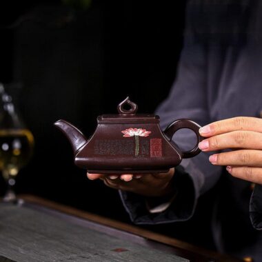 Full Handmade Yixing Zisha Teapot [Ai Lian Shuo] (Zi Jia Ni – 280ml)