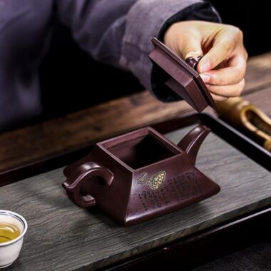 Full Handmade Yixing Zisha Teapot [Ai Lian Shuo] (Zi Jia Ni – 280ml)