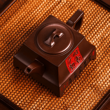 Full Handmade Yixing Zisha Teapot [An Xiang Fudong] (Zi Ni – 280ml)
