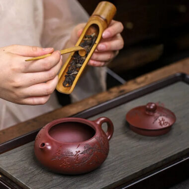 Full Handmade Yixing Zisha Teapot [An Xiang Xishi] (Long Xue Sha – 250ml)