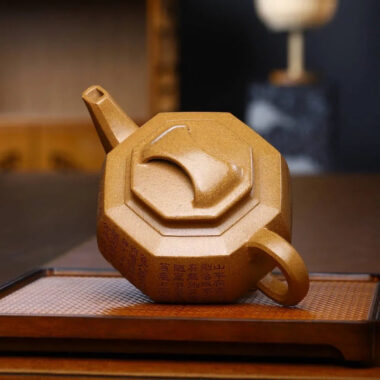 Full Handmade Yixing Zisha Teapot [Bafang Niu Gai Pot] (Wucai Lao Duan Ni – 650ml)