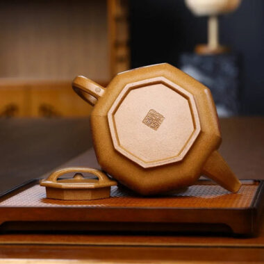 Full Handmade Yixing Zisha Teapot [Bafang Niu Gai Pot] (Wucai Lao Duan Ni – 650ml)