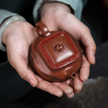 Full Handmade Yixing Zisha Teapot [Bai Fu Ju Zhen] (Hong Jiang Po Ni – 150ml)