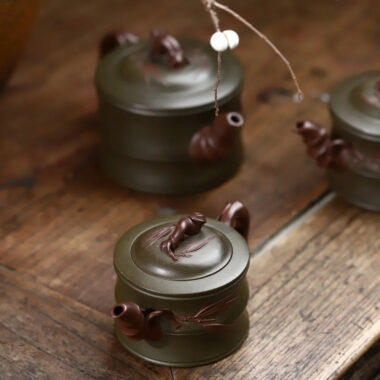 Full Handmade Yixing Zisha Teapot [Bi-color Bamboo Pot] (Lu Ni – 125/180/270ml)