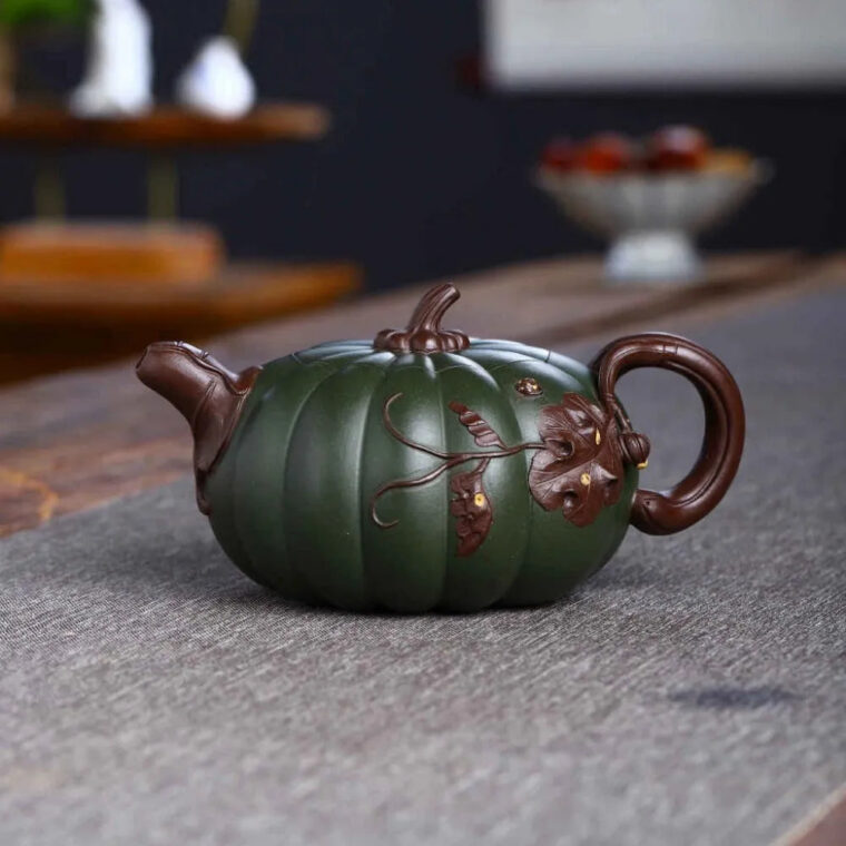 Full Handmade Yixing Zisha Teapot [Bi-color Pumpkin Pot] (Lu Ni/Hong Ni – 380ml)