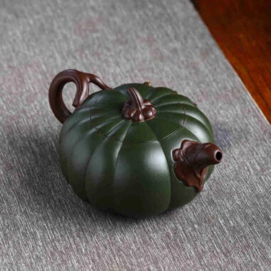 Full Handmade Yixing Zisha Teapot [Bi-color Pumpkin Pot] (Lu Ni/Hong Ni – 380ml)